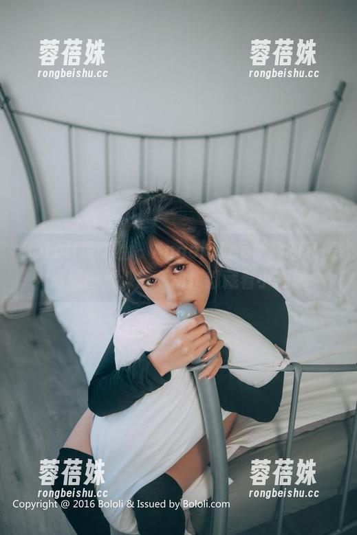 BoLoli菠萝社 - AngelaLee李玲的私房瑜伽图集：每个动作都藏着小心思