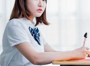 BoLoli菠萝社 – 写真里的Suki朱忆音和那条白裙，照片还原了什么故事？