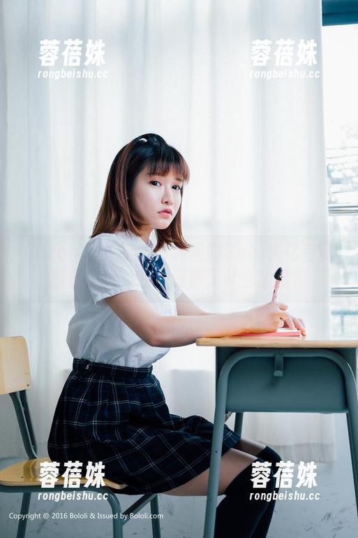 BoLoli菠萝社-Suki朱忆音 BoLoli菠萝社 - 写真里的Suki朱忆音和那条白裙,照片还原了什么故事?