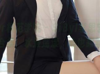 MFStar模范学院 – SiByl李思宁的泳池写真合集:水波荡漾,心也跟着晃!
