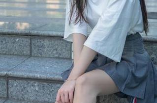 MSLASS梦丝女神 – 一袭黑风衣下，小盐的美腿让人目不暇接，速速下载写真集！