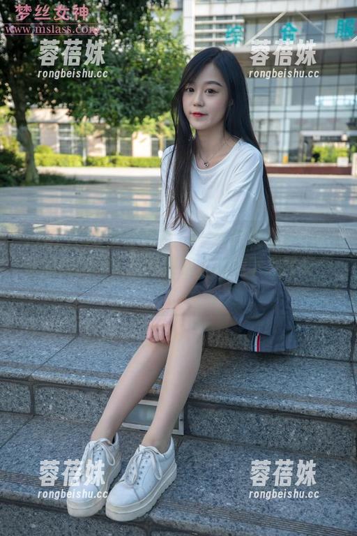 MSLASS梦丝女神 - 一袭黑风衣下，小盐的美腿让人目不暇接，速速下载写真集！