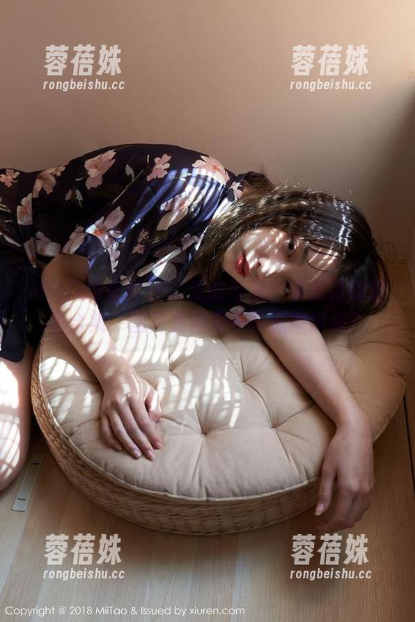 MiiTao蜜桃社 - 无敌可爱！李颖诗的粉色合集，图片里藏着多少逗趣瞬间？