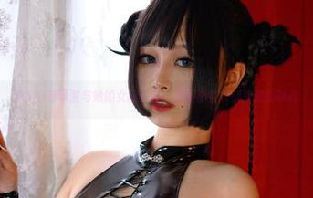 PAKI草莓酱与她的女孩作品:捕捉那些转瞬即逝的瞬间