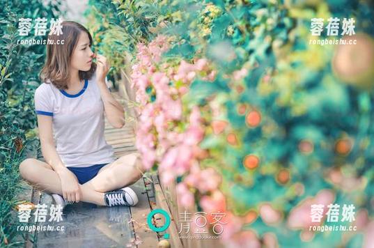 QingDouKe青豆客 - 最新美图！王语纯学妹的灵动姿态，让我又想起了那些懵懂的青春！