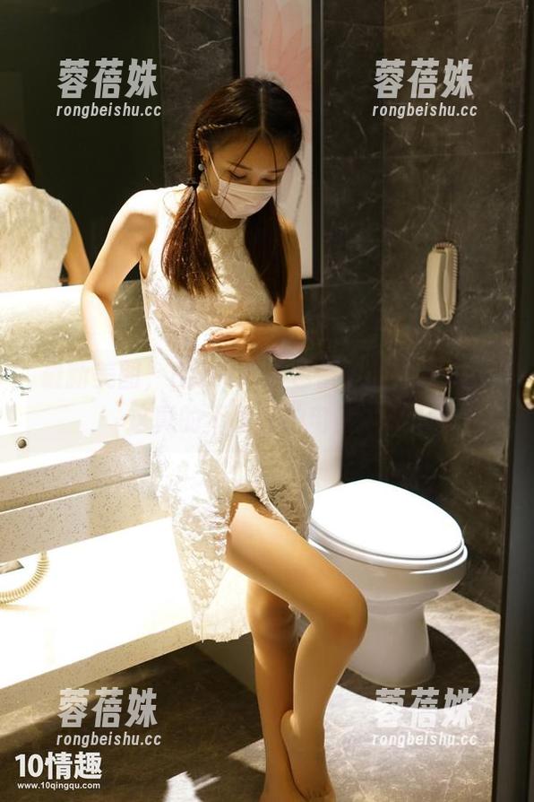 最新美图，ROSI的红色蕾丝让我想问：这真的不是在拍电影吧？