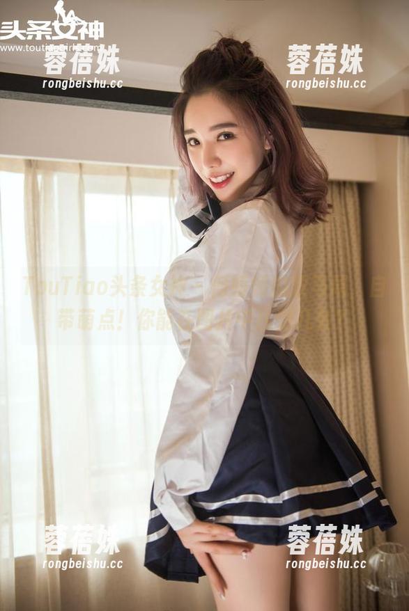 TouTiao头条女神-何娇娇 TouTiao头条女神 - 何娇娇的双马尾,自带萌点!你能在图片中找到几处?