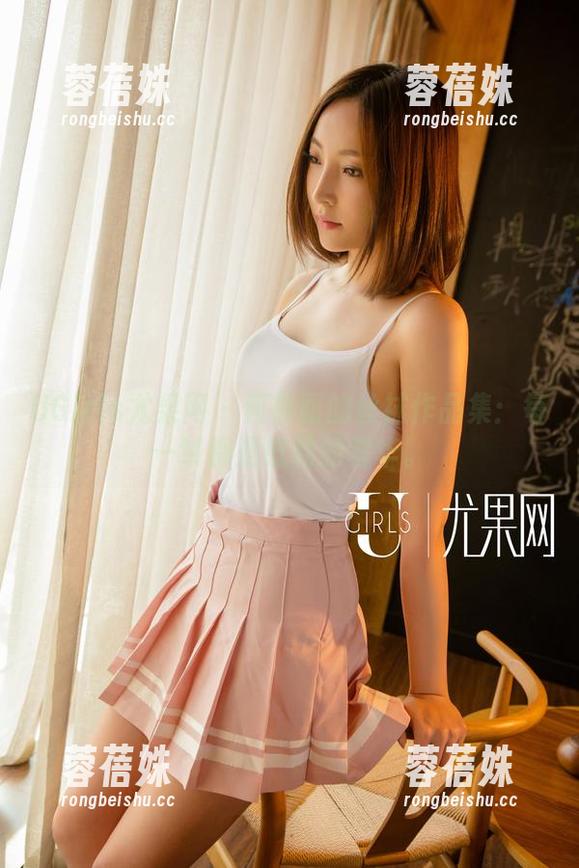 UGirls尤果网-何曼丽 UGirls尤果网 - 何曼丽的丝袜作品集:每一缕都是低调的奢华。