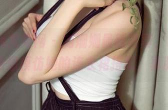 UGirls尤果网 – 刘姗姗最新写真，让我不自觉地想模仿她的连衣裙搭配，真服了！