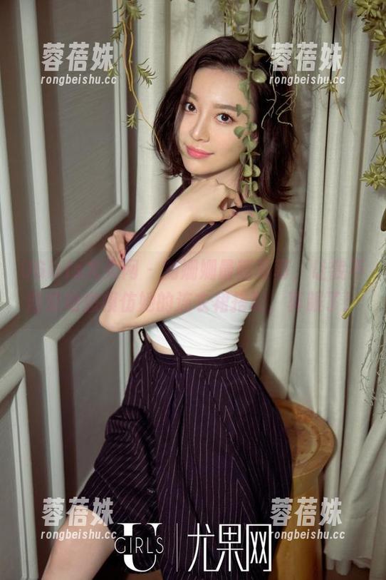 UGirls尤果网 - 刘姗姗最新写真，让我不自觉地想模仿她的连衣裙搭配，真服了！