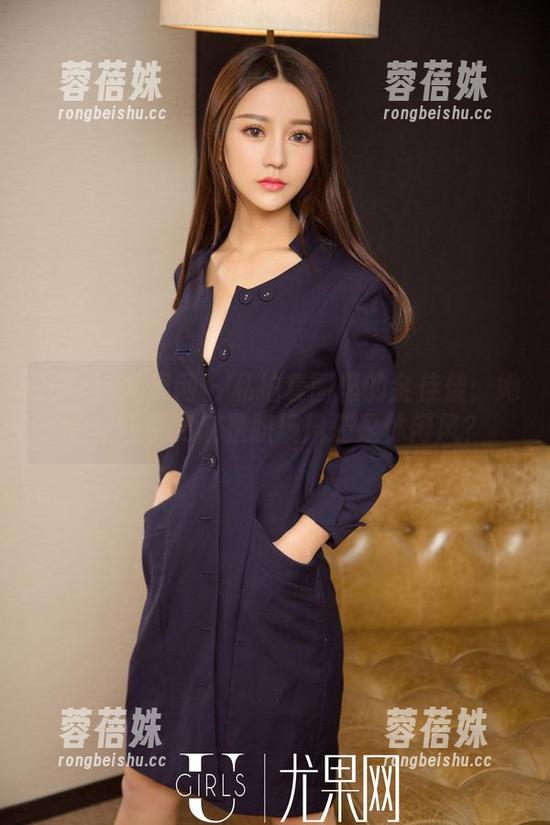 UGirls尤果网 - 私拍套图里的金佳佳：她的职业装到底是职场风还是休闲风？