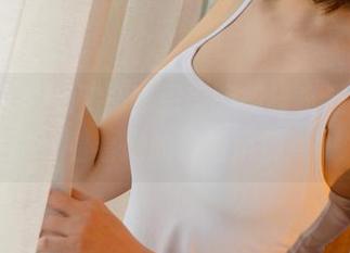 UGirls尤果网 – 韩恩美的美脚资源来袭，看看她的脚踏风情