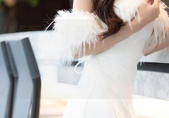 XIAOYU语画界 – 看徐莉芝Booty穿短裙，图片里的每一寸都在发光，简直不敢相信！