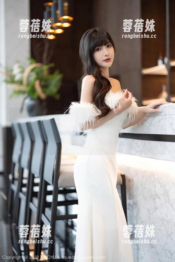 XIAOYU语画界-徐莉芝Booty XIAOYU语画界 - 看徐莉芝Booty穿短裙,图片里的每一寸都在发光,简直不敢相信!