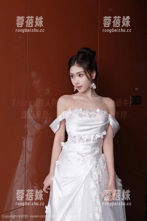 Xiuren秀人网-九尾Ivy Xiuren秀人网 - 当九尾Ivy遇上奶牛:原图资源,瞬间化身你的奇趣伙伴