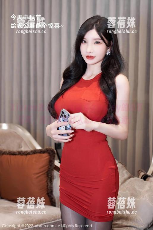 Xiuren秀人网 - 伍晓丽Shirley的吊带写真，高清细节让人忍不住想靠近！