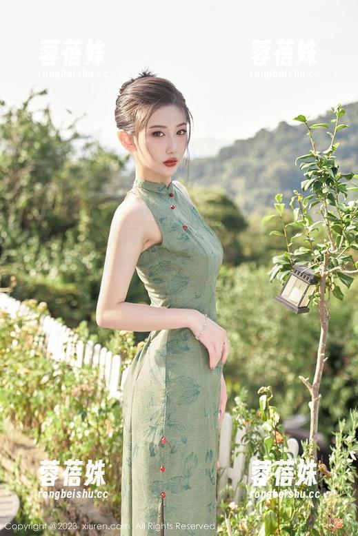 Xiuren秀人网 - 刚刚！孟狐狸FoxYini双马尾图集更新，我们来讨论一下她的风格？