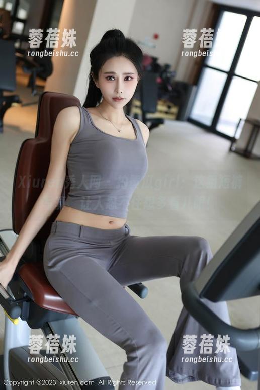 Xiuren秀人网 - 拍黄瓜girl：这组短裤写真，让人忍不住想多看几眼！