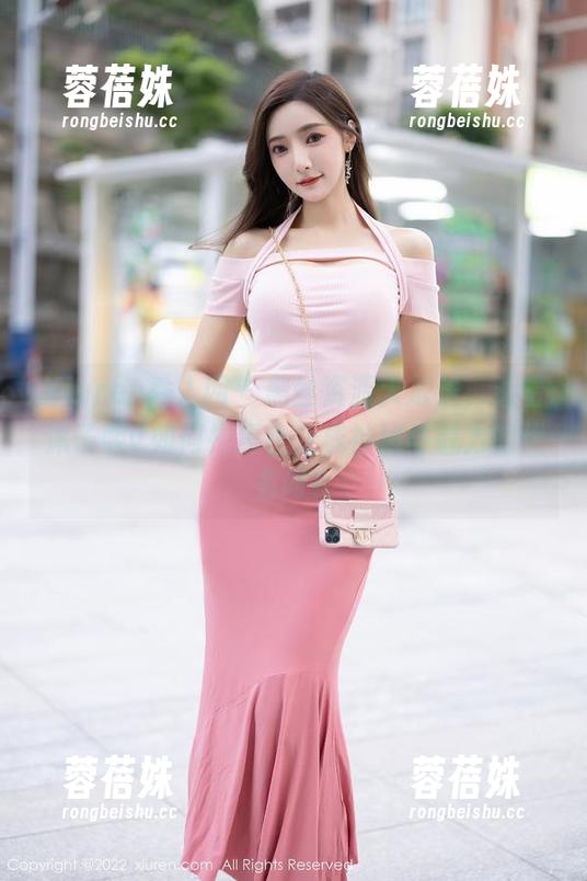 Xiuren秀人网 - 黑丝资源大放送，看看沐子熙V如何把黑色变成神秘与魅力的代名词？