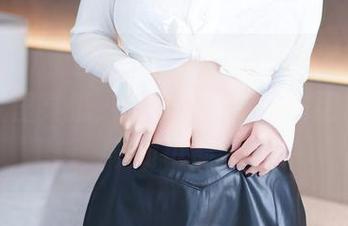 YouMi尤蜜荟 – 在线，看Yumi尤美如何在浴缸里冥想，高清感觉像是在用水漂流思想，随时可能跑偏……