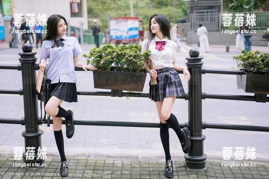 YouMi尤蜜荟 - 是小逗逗双人：无圣光直接触碰心灵，套图里的小细节居然让我心跳加速…