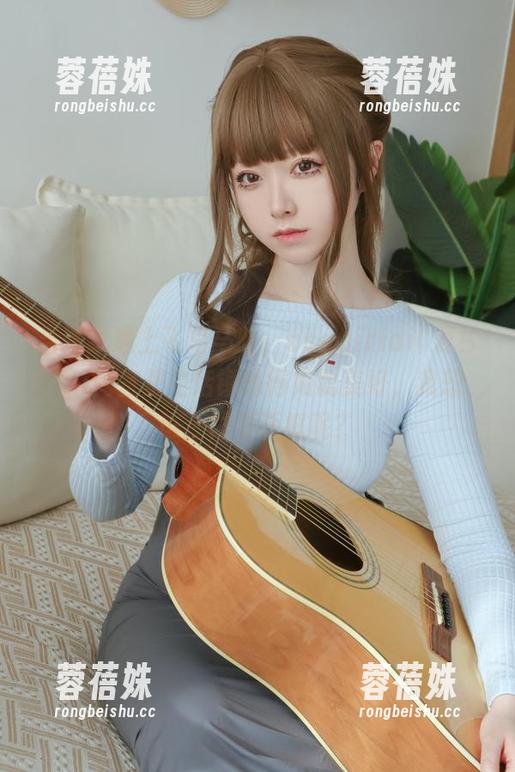 当壁纸遇上飞鸟马时，asagiriai(爱ちゃん)简直把生活锤炼得如此美好，我想，谁还需要画框呢？