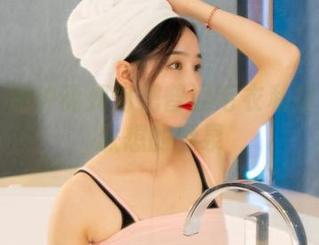 丽柜 – 看钟晴如何把普通毛衣私拍成无穷联想的源泉