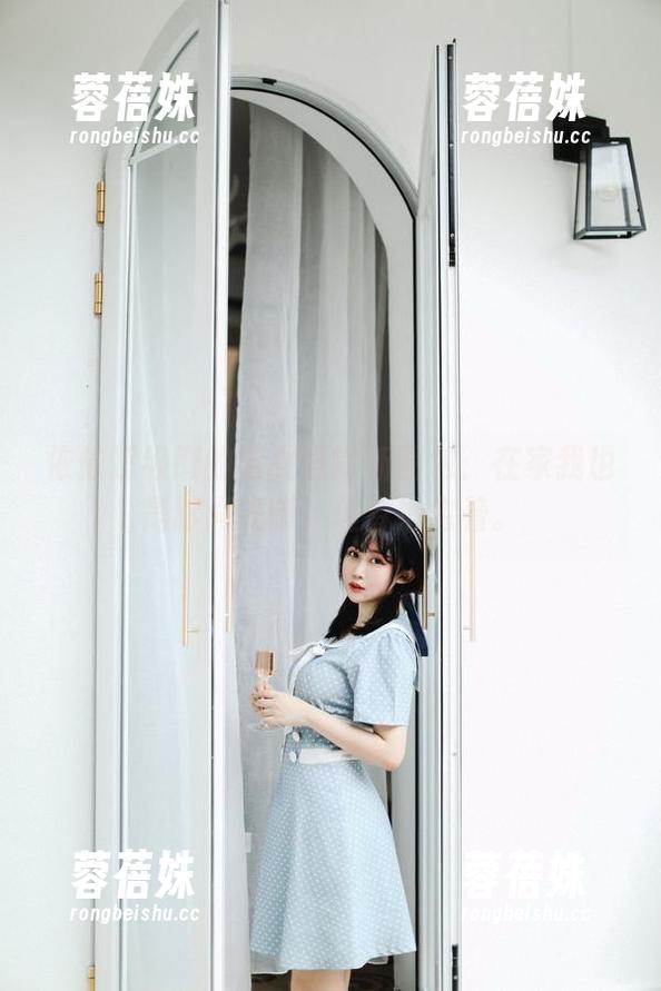 依依超级懒 依依超级懒的宅女日常新图包:在家我也是时尚先锋,理智地宅着。