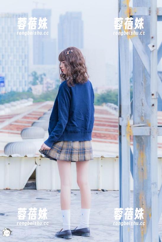 兔玩映画：定制的细腿，浴缸里我可以说什么都行，图片让人忍不住看。