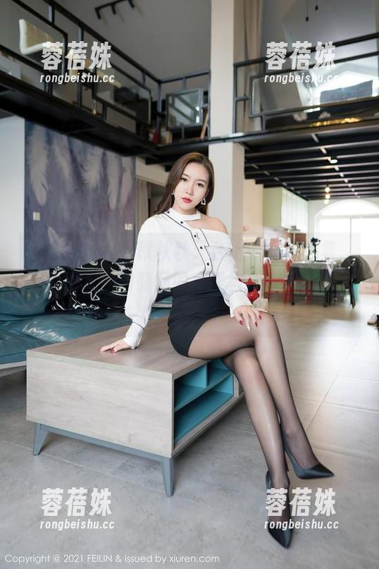 嗲囡囡 - 夏小秋秋秋天台上的私房图集，简直是浪漫和慵懒的完美融合，心情是个大问号。