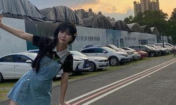 发现大肉丸Amiee的JK写真全集:那种氛围,似乎在悄悄撩拨着我。