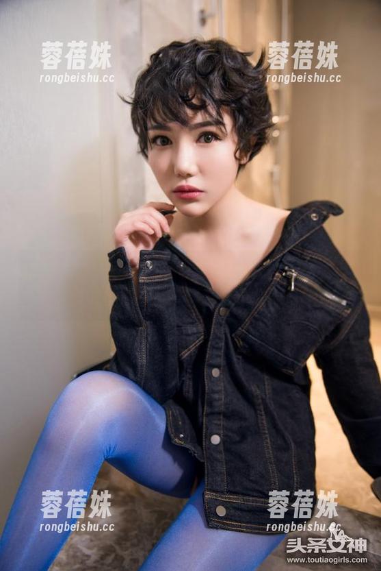 头条女神 - 看！松果儿女王的原图分享——这里有满满的幽默感和些许的小暧昧！