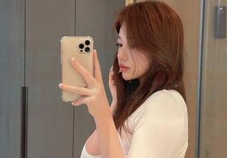 微密圈 – 你敢点开奶宝妹纸的网盘吗？渔网蕾丝的想象空间无限开阔。