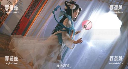 来啊兄弟们，观看这奶狮不咬人，嫦娥如梦令的原图，可能会引发奇妙的联想！