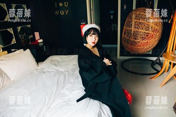 孙乐乐(손예은)最新写真：这BLUECAKE粉红鬼，哈哈，简直就是一场视觉的“派对”！