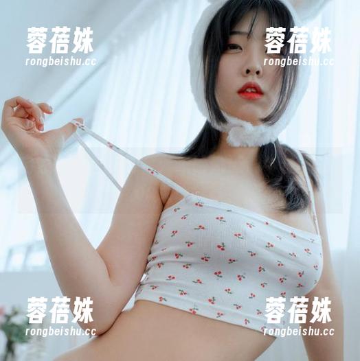 宅家就是我的舞台：宋哈娜破洞牛仔裤的cos灵感分享