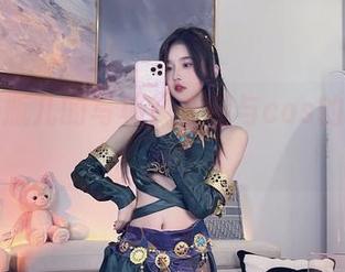 小小奶瓶儿的写真:长腿与cos的完美交锋