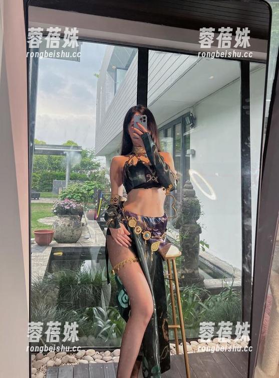 微密圈 - 写真精选、演员与护士——小玉吃果冻的双重角色！