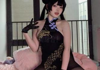 小瑶幺幺的写真集:灯光下的甘雨海,礼服与梦游的完美结合!