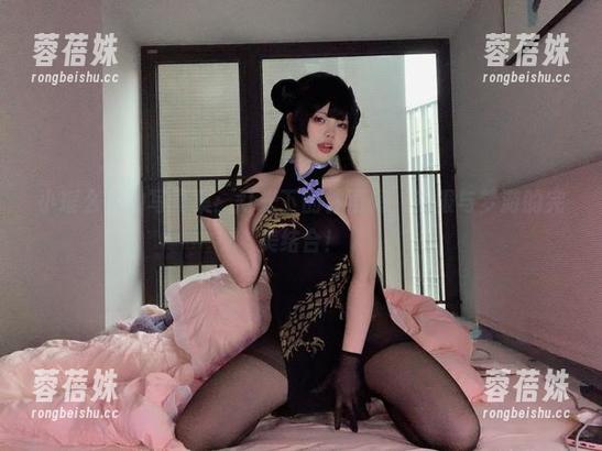 小瑶幺幺的写真集：灯光下的甘雨海，礼服与梦游的完美结合！
