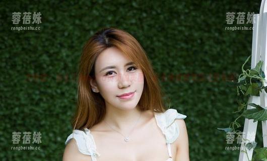 尤物馆 - 集合了Amrita贞贞的美图，看看她如何驾驭这些礼服！