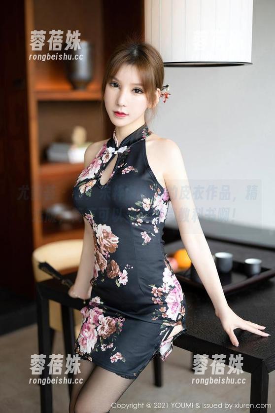 尤蜜荟-宋梓诺Bee 尤蜜荟 - 看!宋梓诺Bee的皮衣作品,精选版,简直可以当做时尚教科书啊!
