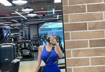 微密圈 – 免费写真，左公子666带你看不一样的“女孩”风景。