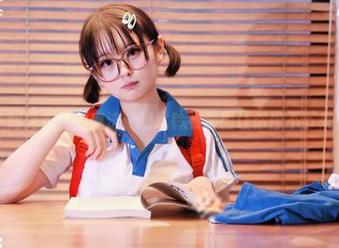 午间更衣室的魔法：幼水铃衣套图让你停不下来！