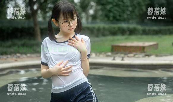 免费获取！幼水铃衣的Miku写真，恍惚间我觉得自己在梦里漫游。