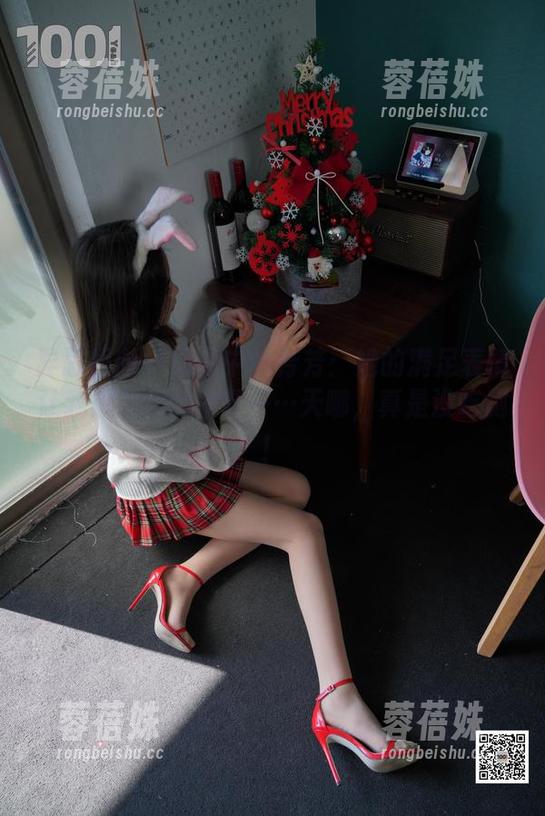 异思趣向 - 图册中的芳芳：她的满足表情让我想起我的午餐……天哪，真是没吃饱！
