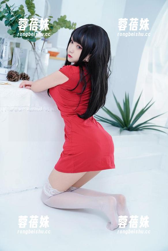 免费照片带你进入恩田直幸的猫女仆幻境，准备好被萌化了吗？