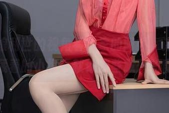 从抖娘利世的视角看居家的阿娇，诸多美图中藏着的小惊喜就像那些意外的窗光。