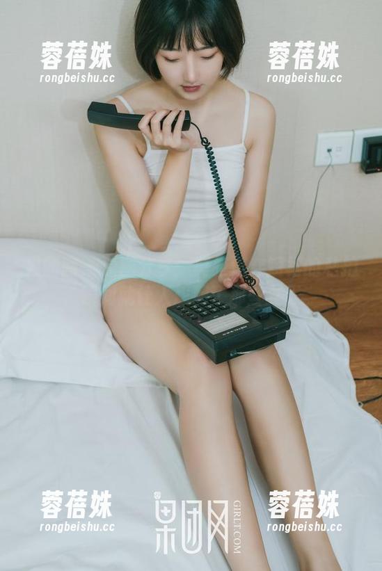 果团网 - 原图分享：莫雅淇穿短裙的私拍，瞬间就让人想起了那些夏天。