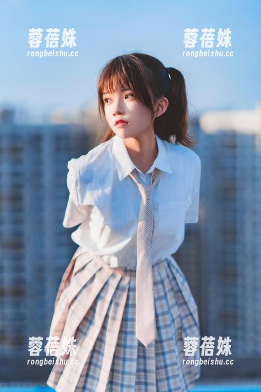 “桜桃喵船”的图包——这水面太美了，还是她更吸引眼球呢？